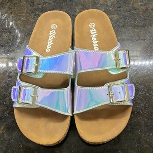*NEVER WORN* Metallic shiny sandals fun for summer